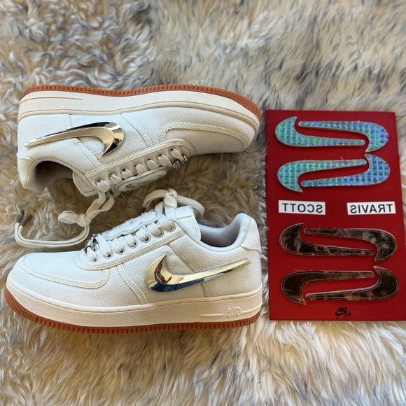 100% AUTHENTIC Travis Scot Air force 1 - Sail